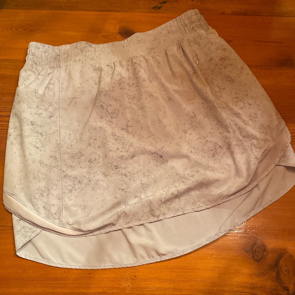 Women’s 12 LULULEMON tennis skirt
